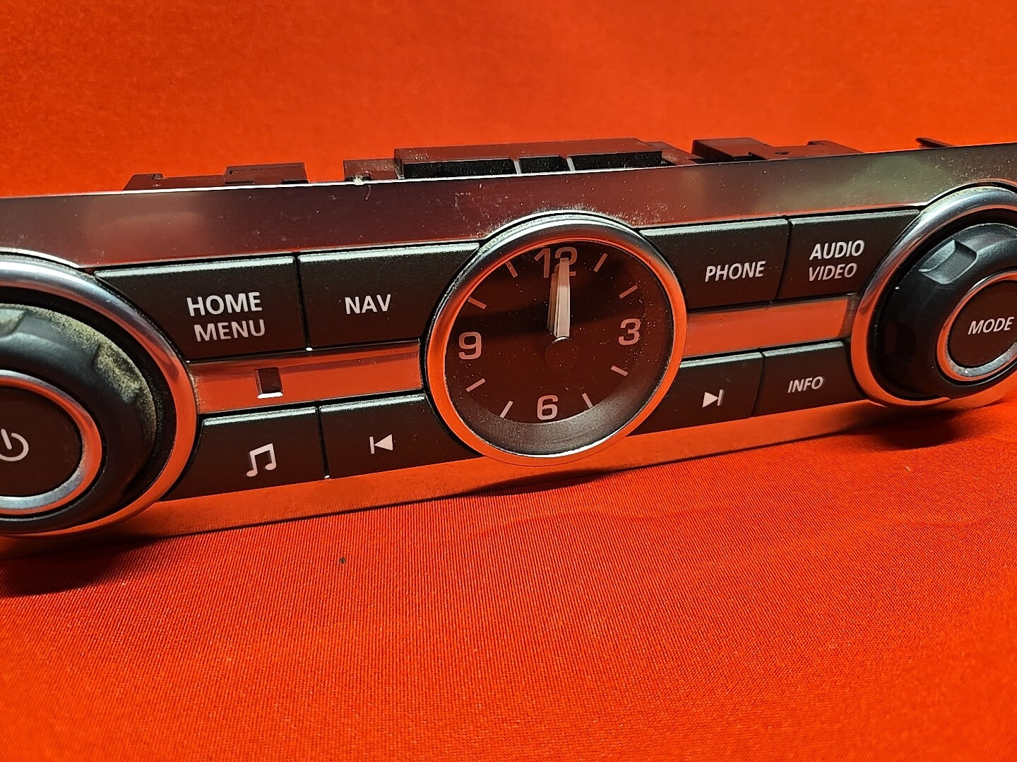 2010 - 2016 Land Rover Range Rover HVAC Climate Radio Control w/ Analog Clock