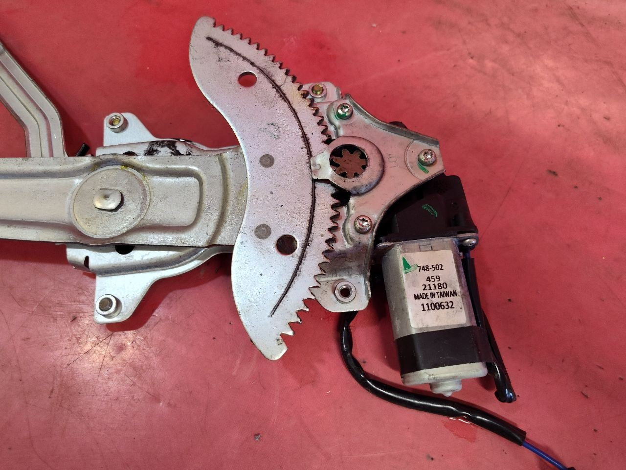 2000-2006 Toyota Tundra FRONT LEFT DRIVER Power Window Regulator Motor Set