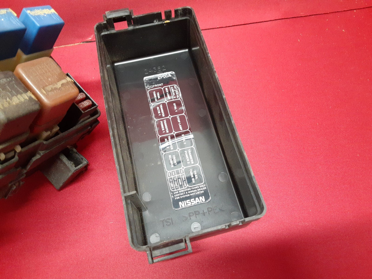 2006 Nissan Pathfinder 4WD Engine Fuse Box Junction Block VIN A 4th Digit