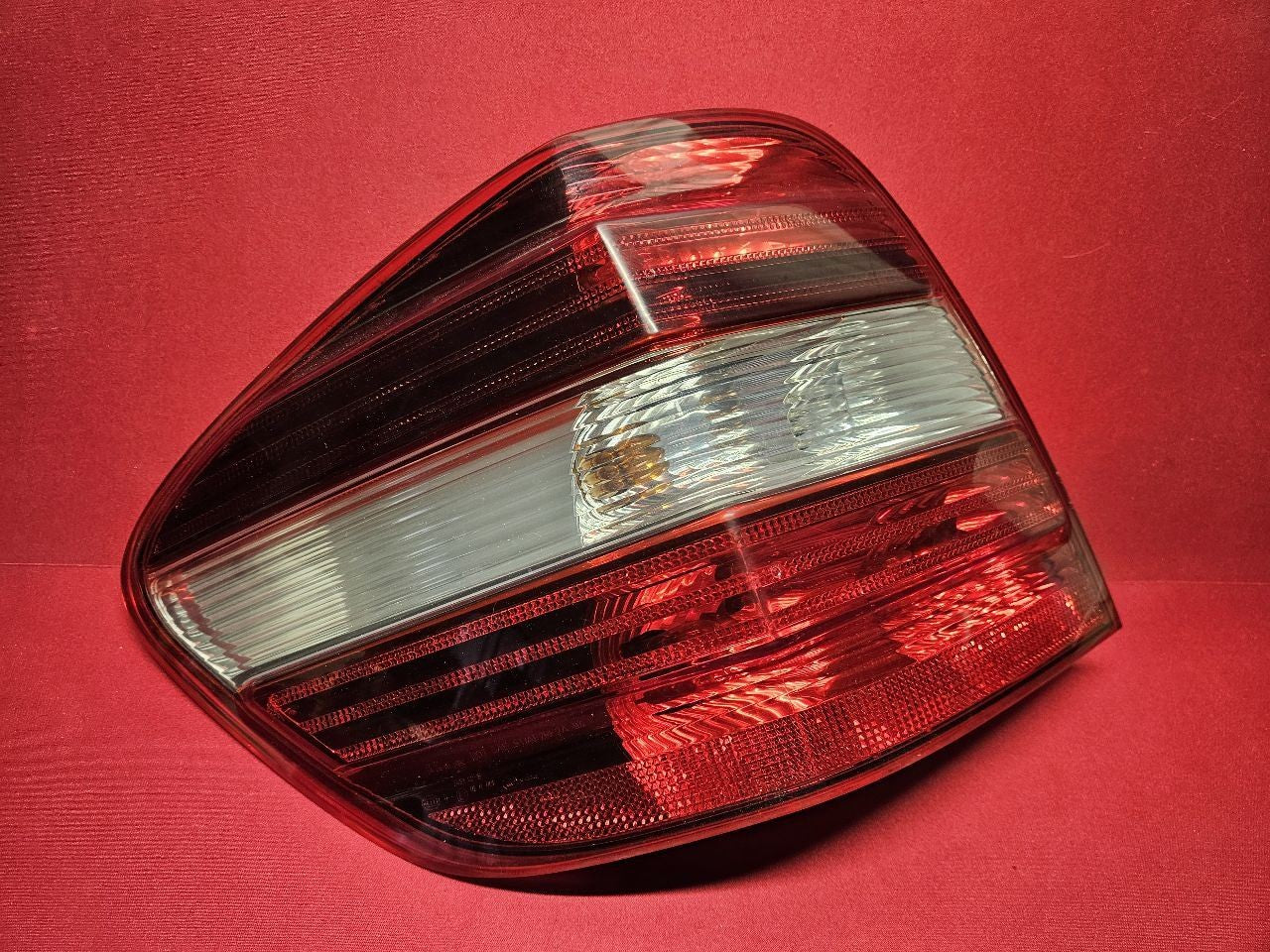 2002-2011 ML-Class SUV Base LEFT DRIVER Outer Quarter Mounted Tail Light Lamp