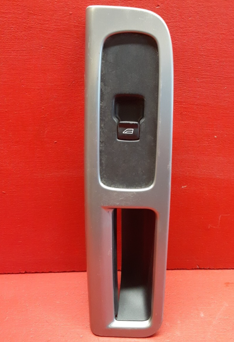 2004 - 2007 Volvo V50 S40 FRONT RIGHT PASSENGER Side Window Switch and Bezel