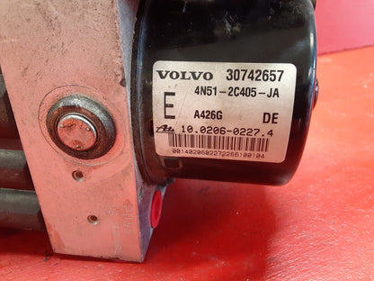 2005 - 2010 Volvo V50 S40 ABS Pump Control Module w/ Bracket 30742666AA 30742657