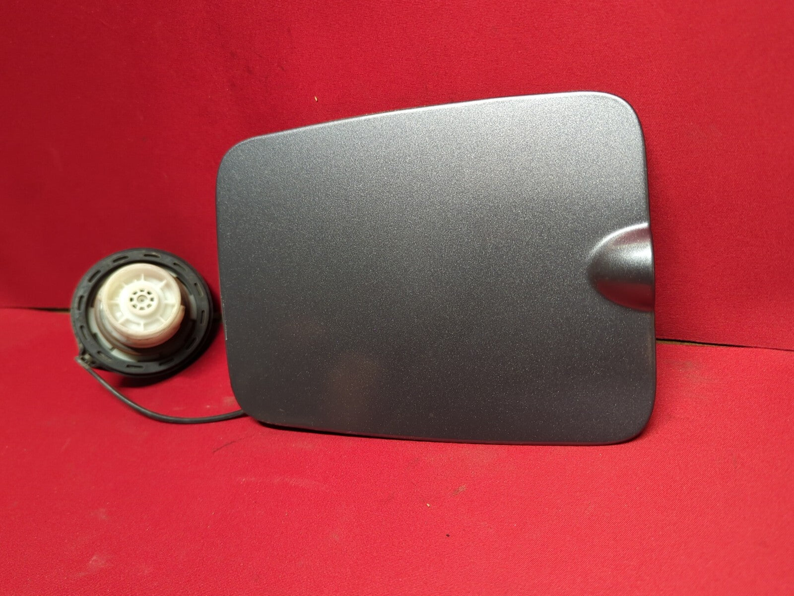 2003 - 2009 Fuel Filler Door Lid Flap w/ Cap 69511-3E110 - G7 - 	Alpine Gray