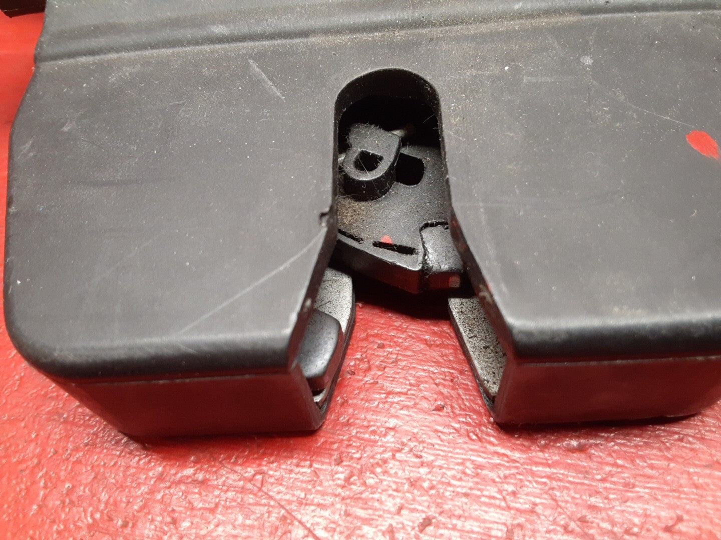 2005 - 2011 Volvo V50 Tailgate Trunk Lid Boot Lock Latch Actuator