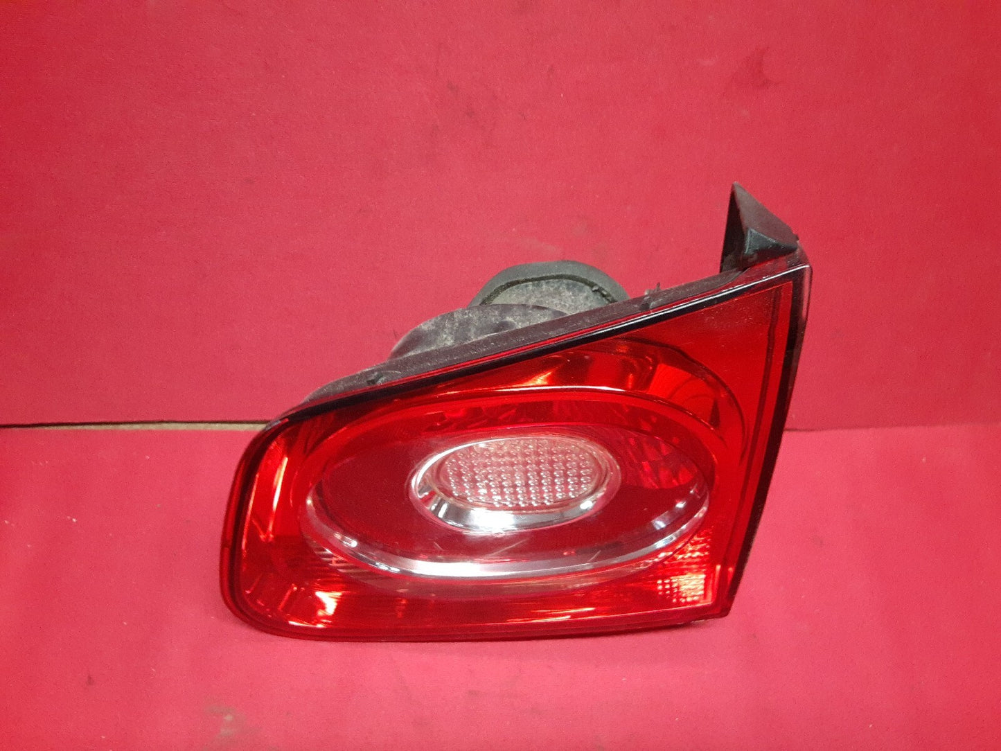 2009 - 2011 VW Volkswagen Tiguan RIGHT PASSENGER Hatch Mounted Tail Light Lamp