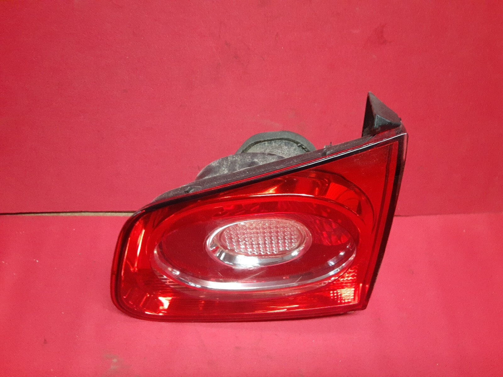 2009 - 2011 VW Volkswagen Tiguan RIGHT PASSENGER Hatch Mounted Tail Light Lamp