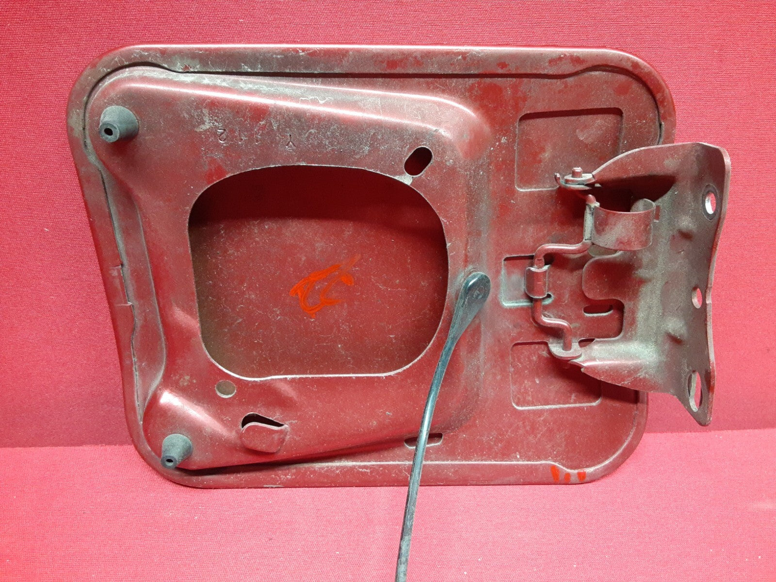 2005 - 2010 Chrysler 300 Dodge Fuel Filler Gas Door Lid PRH Inferno Red Crystal