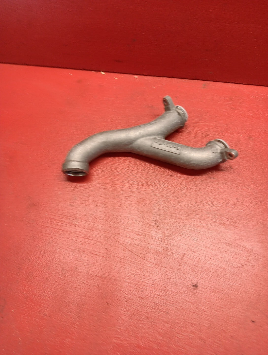 2010-2019 Land Rover Range Rover 5.0L Engine Coolant Pipe Outlet LR050935