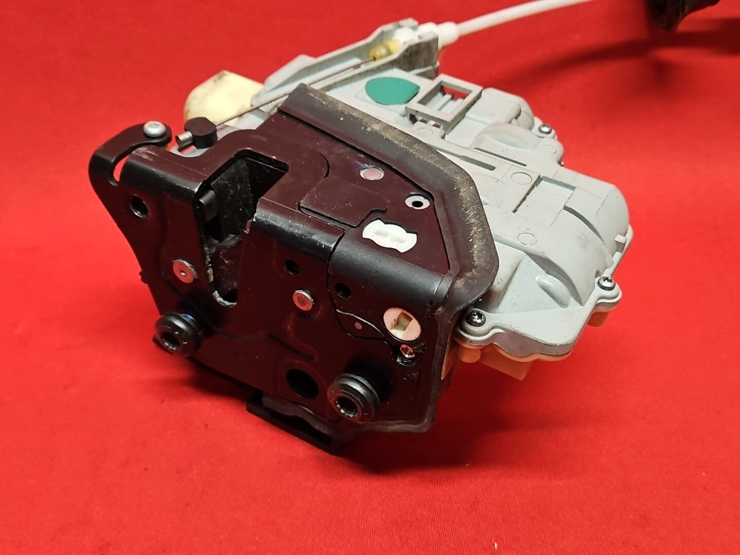 2007 - 2010 Audi Q7 Front Right Passenger Door Latch Lock Actuator 3C1-837-016-B