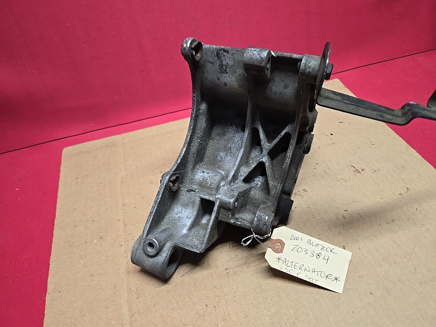 1996 - 2014 Chevrolet GMC Oldsmobile V6 Drive Belt / Alternator Bracket 10236997
