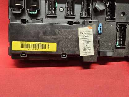 2006 Range Rover V8 Supercharged Interior Under Dash Instrument Panel Fuse Box