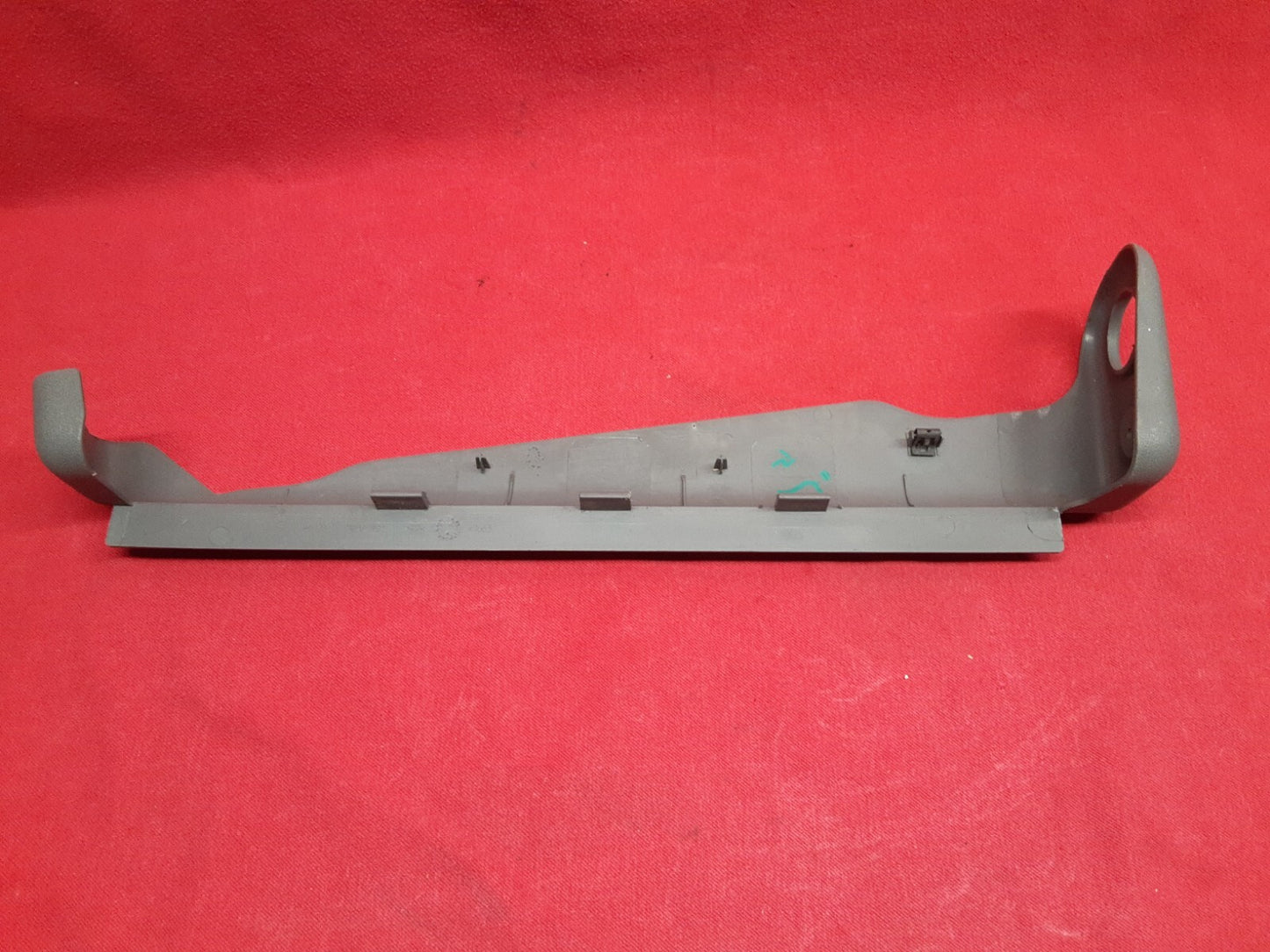 2005 2006 2007 Jeep Grand Cherokee / Commander RIGHT FRONT Seat Track Cover Trim