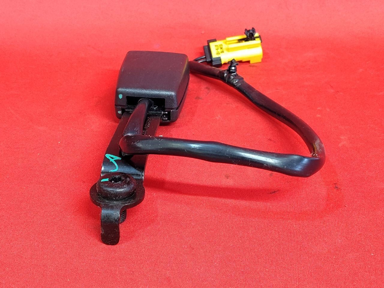2009-2012 Jeep Liberty FRONT LEFT DRIVER Seat Belt Buckle Tongue Black