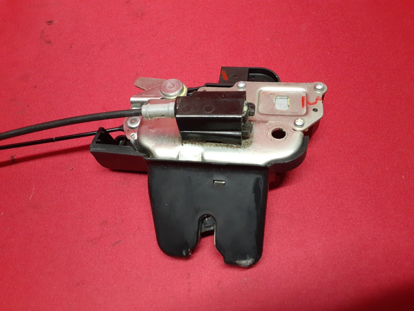 2011 - 2018 Infiniti Rear Trunk Deck Lid Latch Lock Actuator Glow 84631-1MA0A