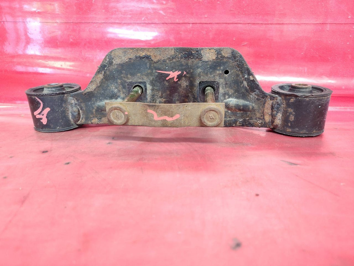 01-04 Subaru Outback Legacy 03-04 Baja H6 A/T Rear Differential Carrier Mount