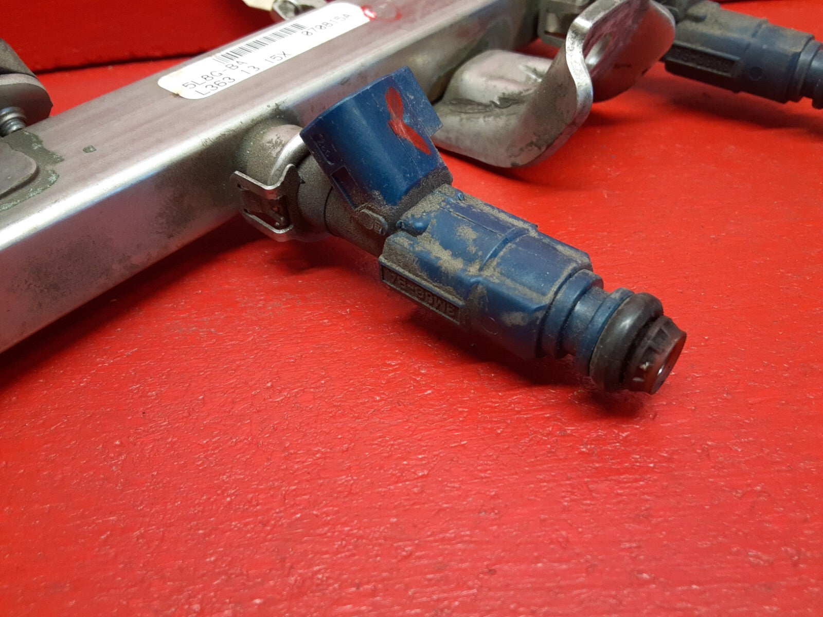 2008 Ford Escape Mercury Mariner 2.3L Fuel Injector Rail Supply w/ Injectors