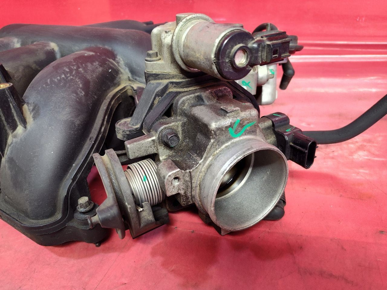 2001-2004 Ford Escape XLS XLT 3.0L V6 DOHC Upper Intake Manifold Plenum Inlet