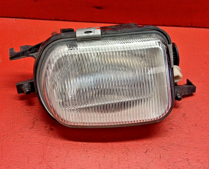 2000-2004 Mercedes-Benz C230 240 320 SLK Left Fog Light Assembly 2158200556