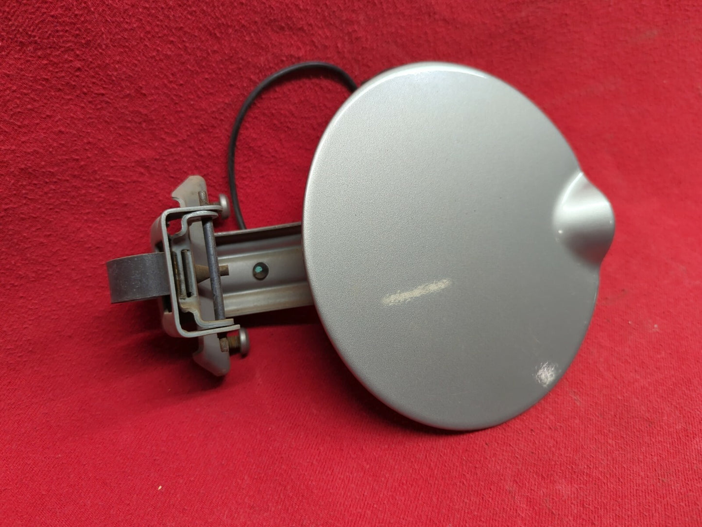 1999 - 2004 Jeep Grand Cherokee WJ Fuel Filler Door Lid w/ Cap ROUND Silver