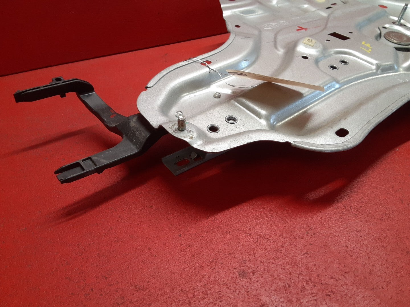 2010 2011 Kia Soul FRONT LEFT DRIVER SIDE Window Regulator Assembly 824012K000