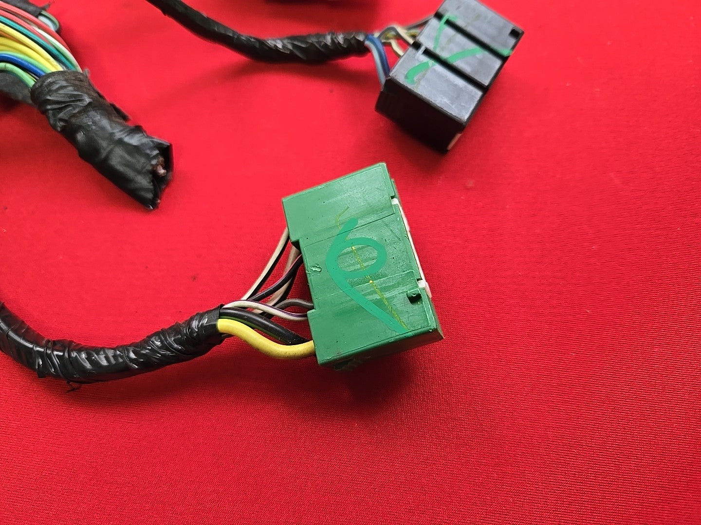 2001-2003 Mazda Tribute / Escape Mariner Interior Cabin Fuse Box - PIGTAIL WIRES