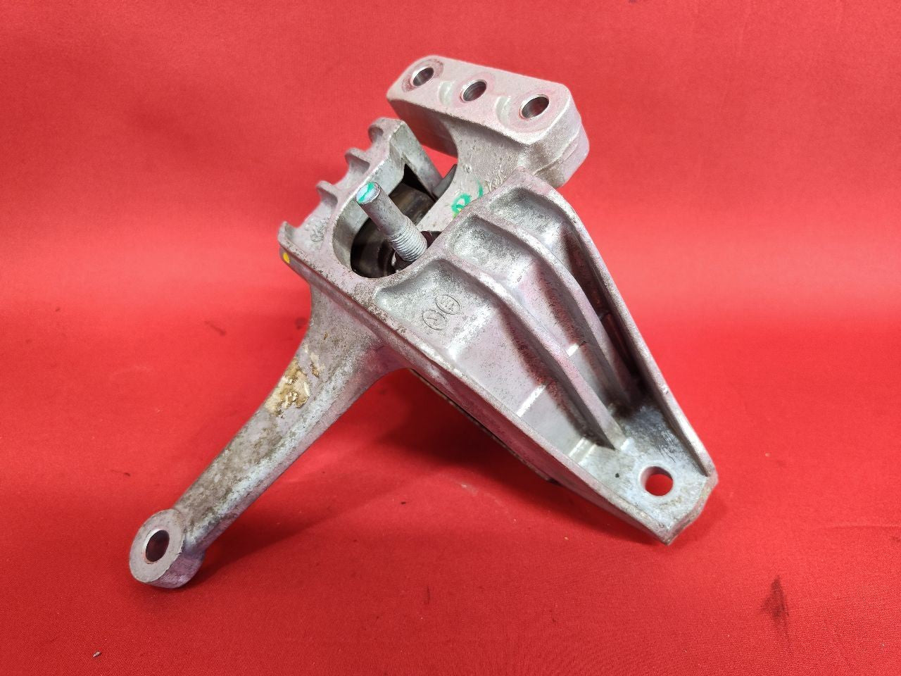 2019-2025 Kia Forte / Soul 2.0L Auto Trans Engine Mount Side Bracket - 68k Miles