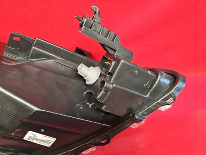 2012 - 2014 Nissan Versa Front right Passenger Headlamp Light 26010-3AN0B