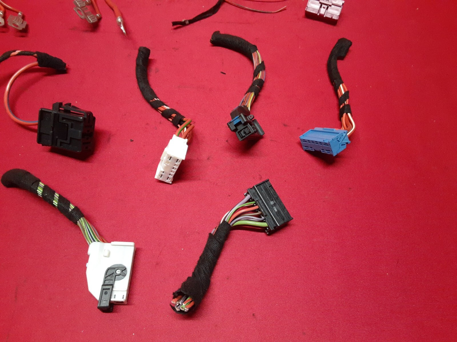 2003 - 2005 Range Rover HSE Passenger Under Dash Fuse Box YQE500050 - PIGTAILS