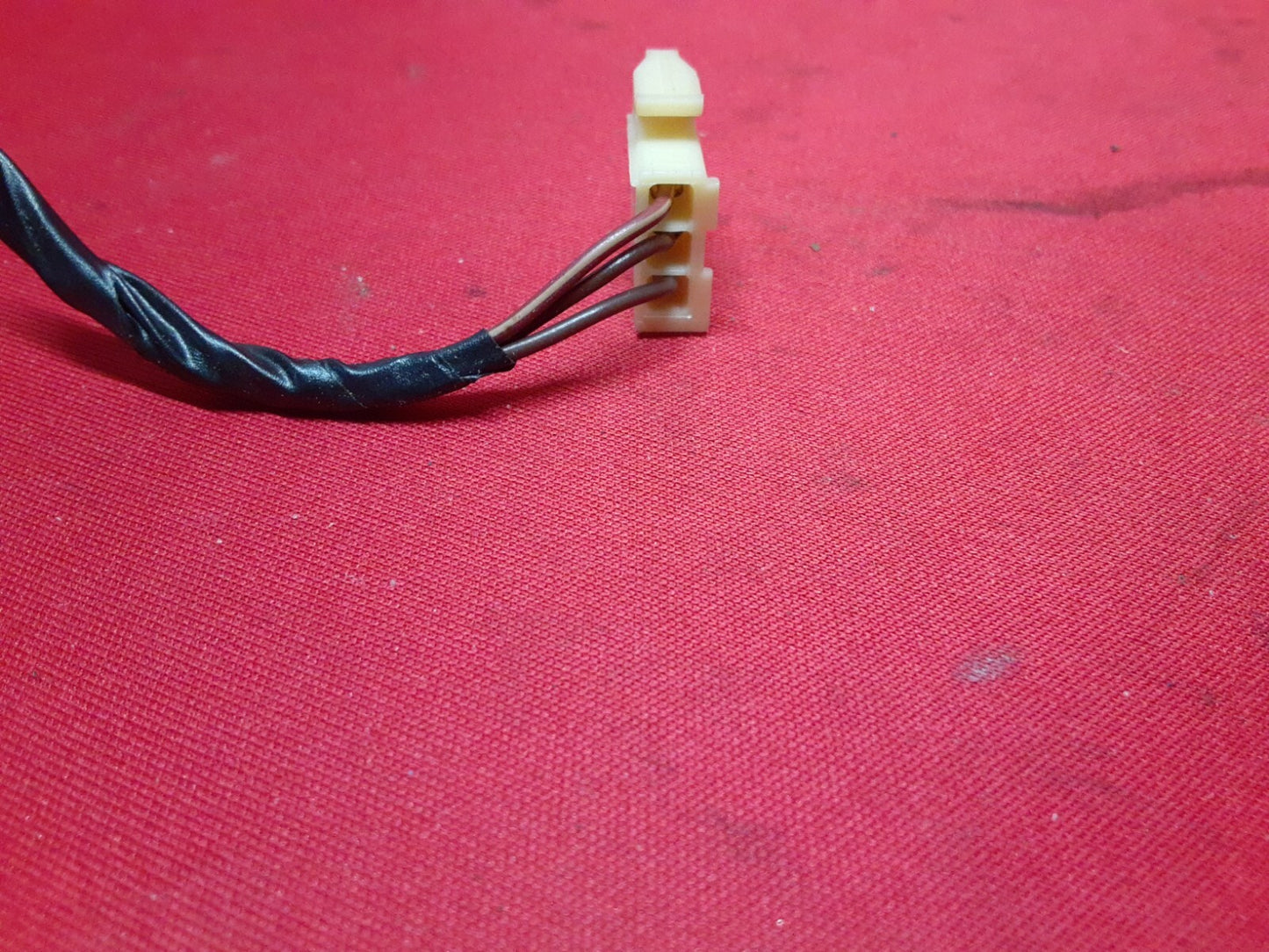 GM / CADILLAC Stereo Radio Receiver 15208056, 28017550, 28017553  PIGTAIL