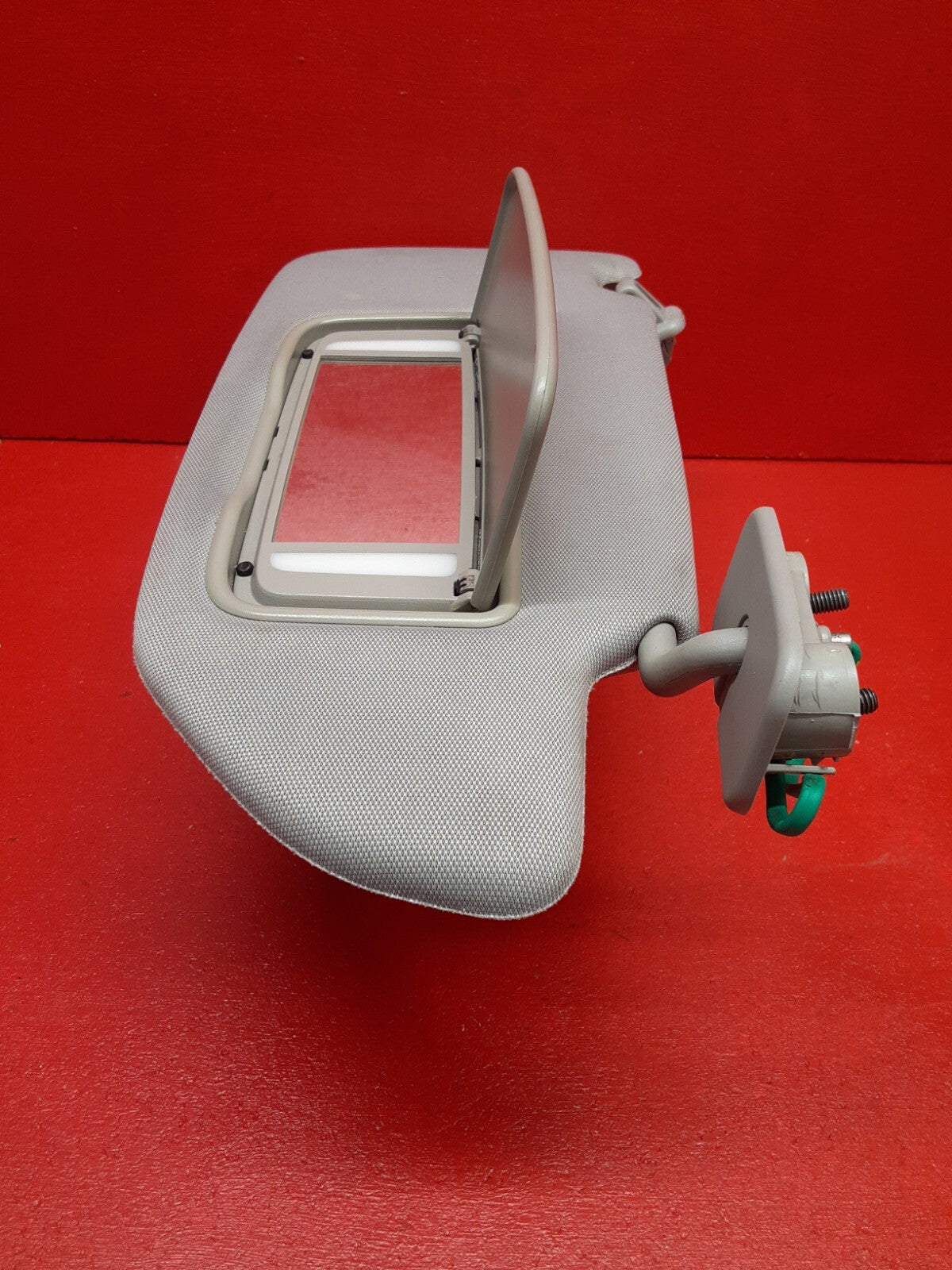 2003 - 2006 Volvo XC90 RIGHT PASSENGER SIDE Sun Visor Illuminated