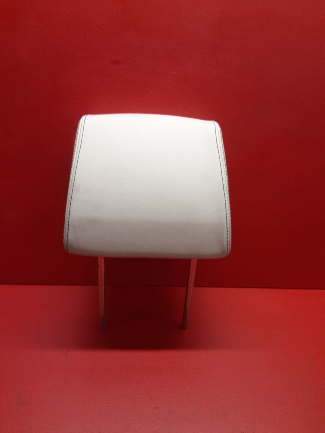 2010-2013 Land Rover Range Rover Sport FRONT LEFT / RIGHT Seat Headrest Ivory