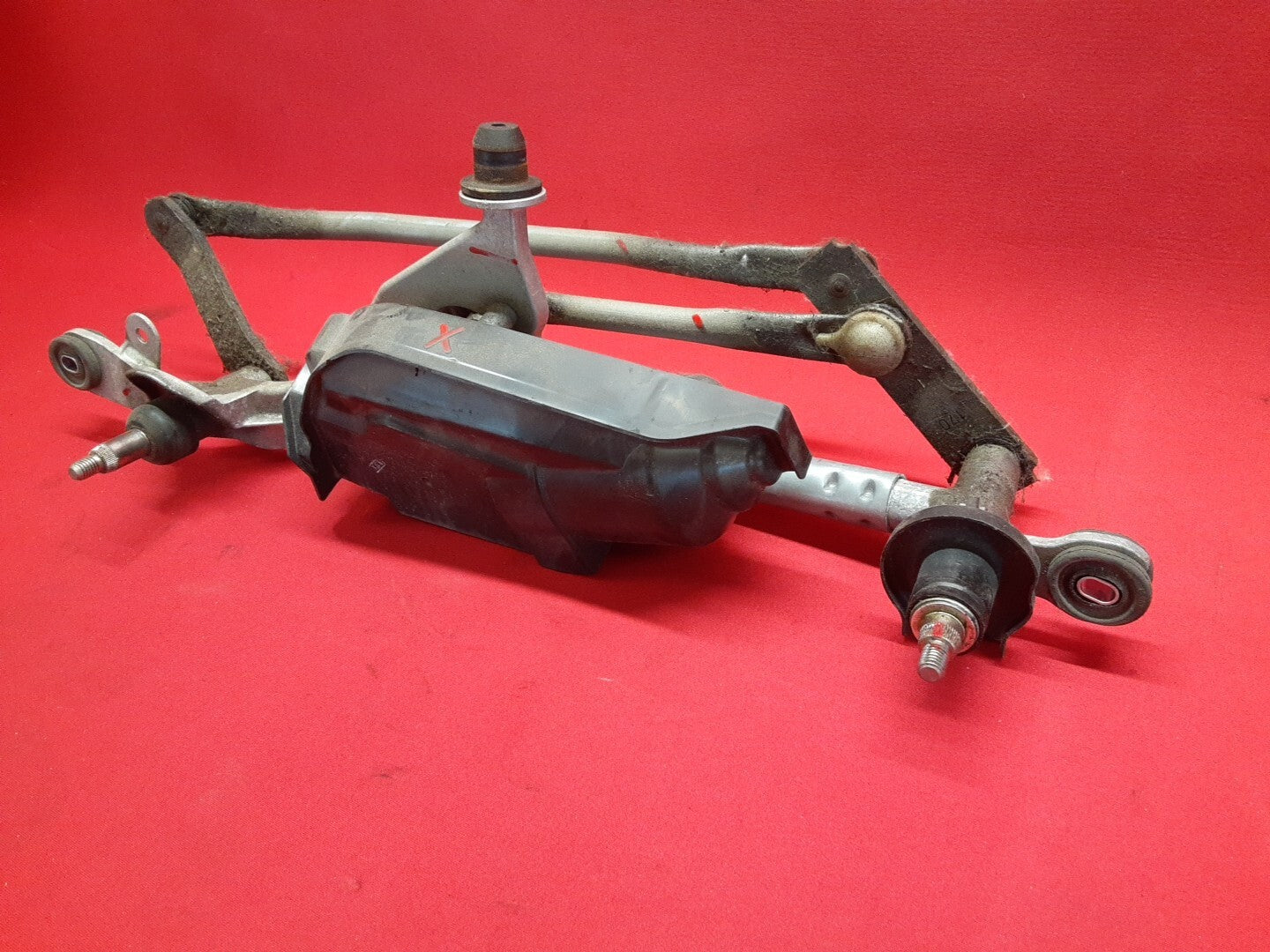 2012 - 2019 Fiat 500 / Fiat 500e Front Wiper Motor W/ Linkage 68093043AA