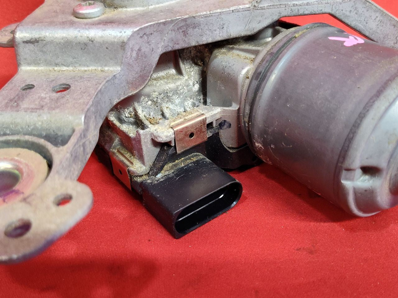 2012-2018 Ford Focus FRONT RIGHT PASSENGER Windshield Wiper Motor w/ Bracket