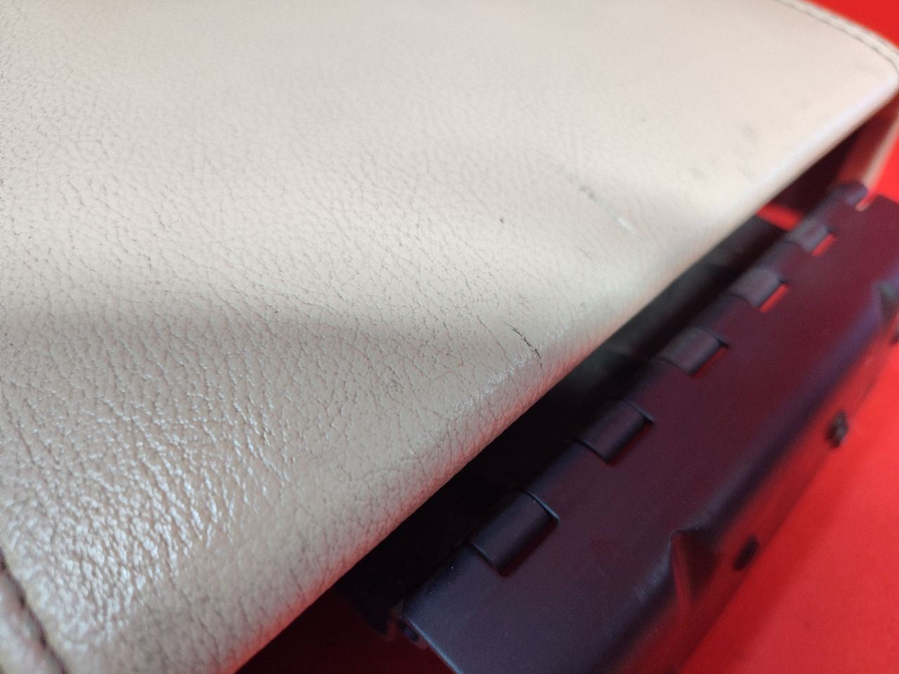 2003 2004 Lincoln Navigator REAR Middle Console Armrest Lid Light Parchment