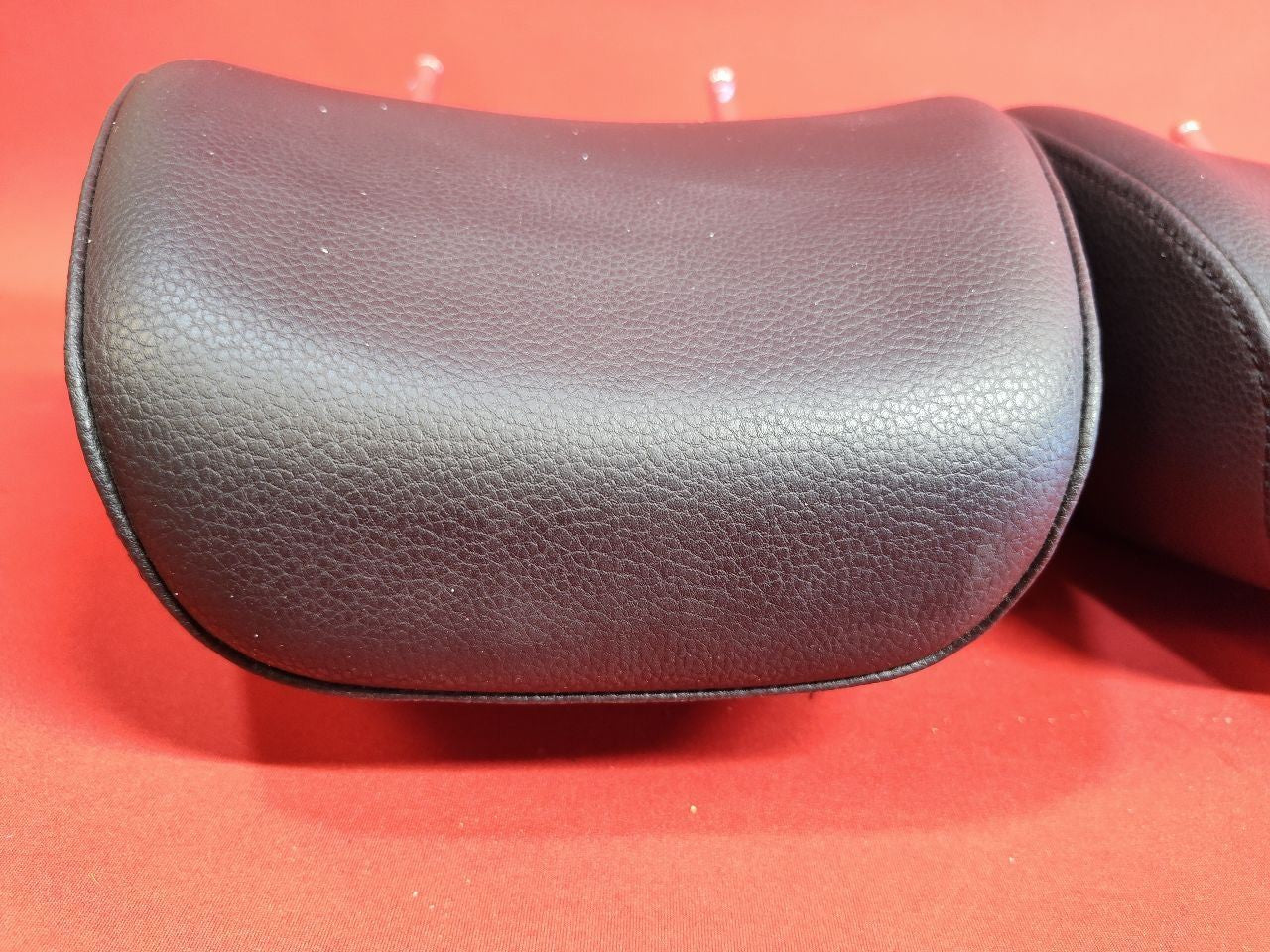 2010 2011 VW Tiguan 09-11 Eos FRONT Left Right Seat Headrest Set Leatherette Blk
