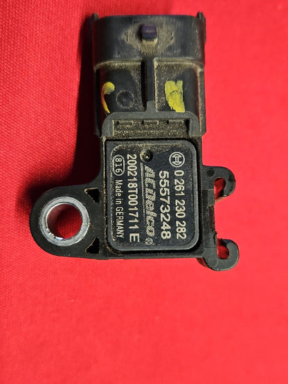 Multiple GM Vehicles - Manifold Absolute Pressure MAP Sensor - 55573248