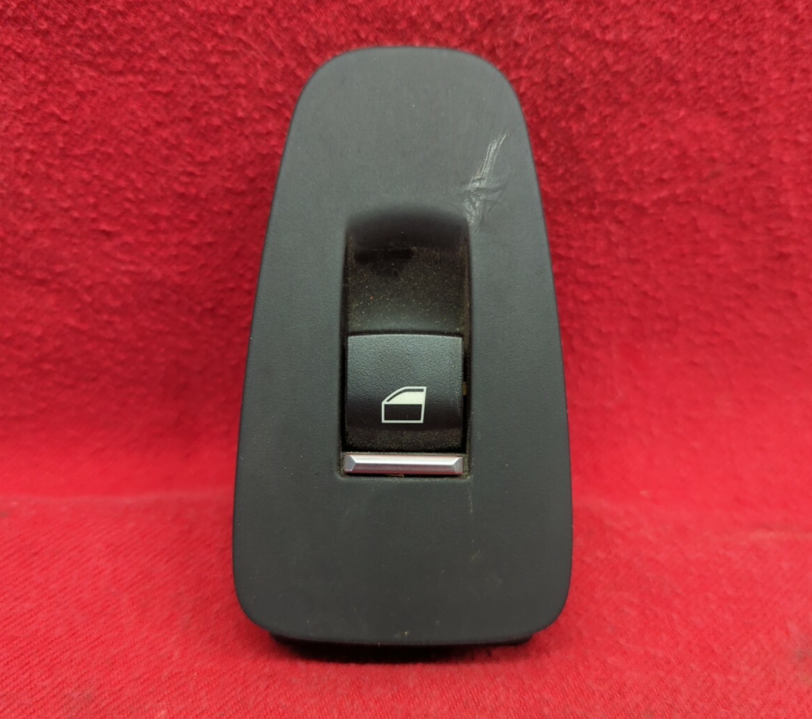 BMW 535i GT / 5 Series - F07 Rear Right Side Window Switch W/ Bezel - 9163527