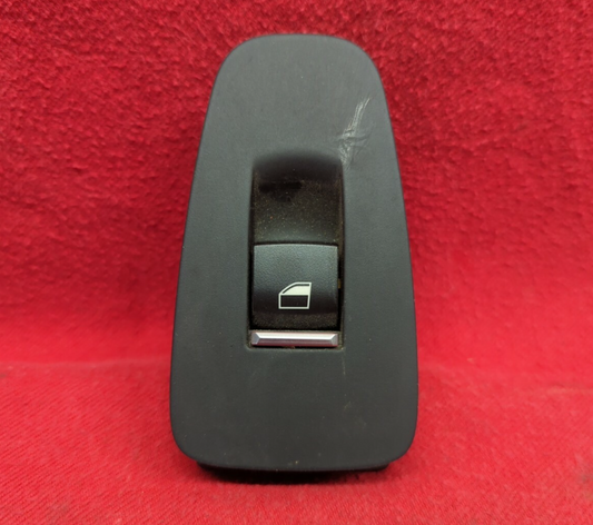 BMW 535i GT / 5 Series - F07 Rear Right Side Window Switch W/ Bezel - 9163527