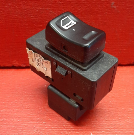 2000 - 2006 Nissan Sentra RIGHT FRONT PASSENGER SIDE Door Lock Switch