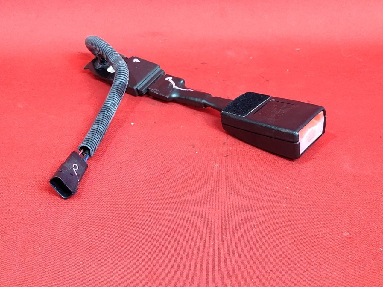2012-2014 Ford Focus FRONT RIGHT PASSENGER Seat Belt Buckle Tongue Black