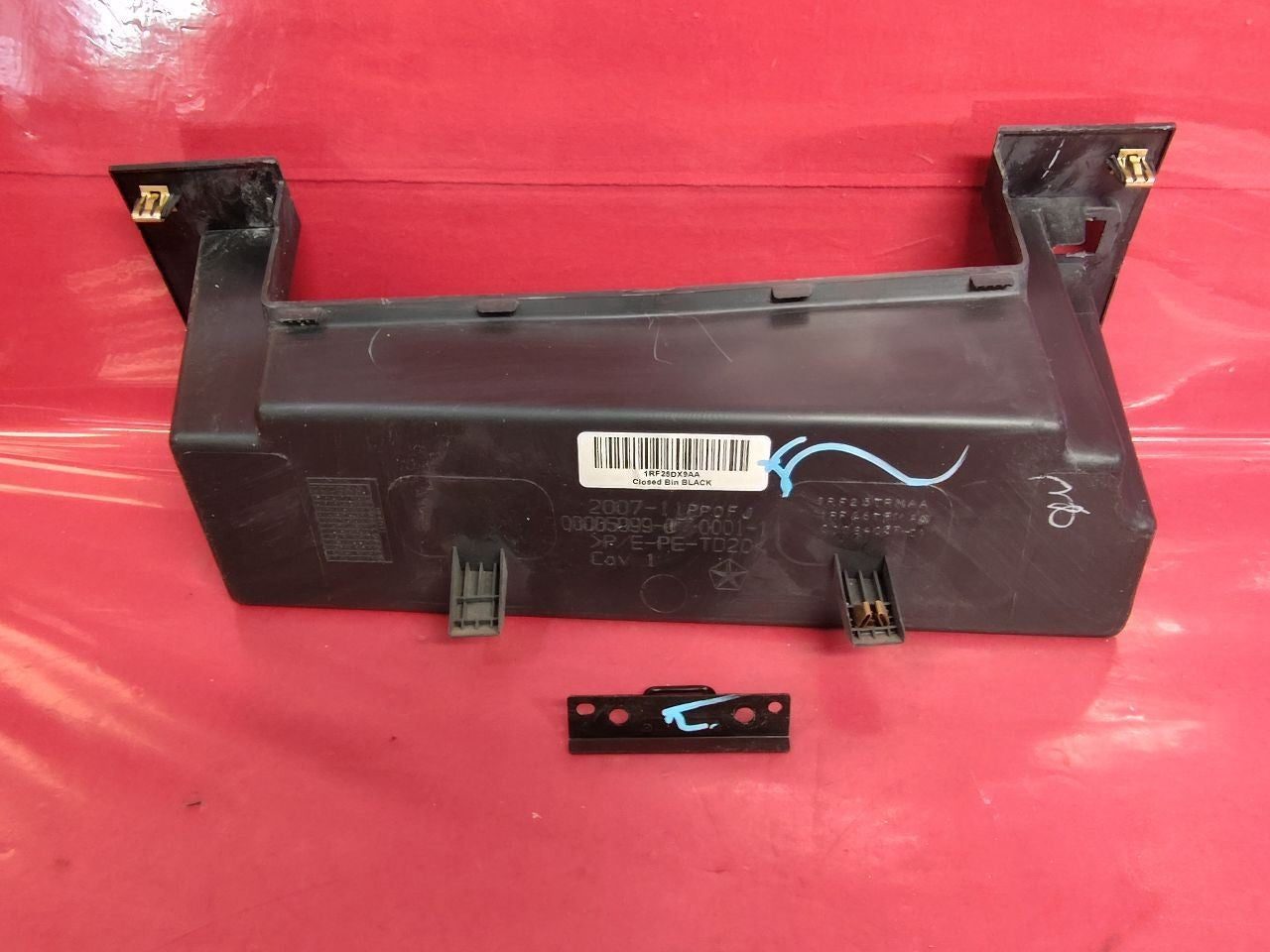 2013-2020 Dodge Ram Right Passenger Dashboard Upper Glovebox Door Bin Assembly