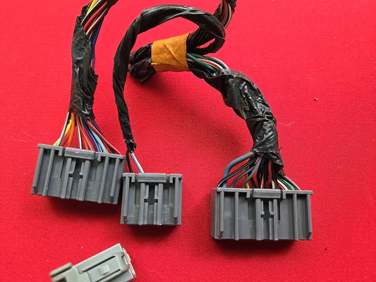 2000-2004 Ford F-150 Interior Cabin Fuse Box\ w/ POWER GROUP PKG - PIGTAILS ONLY