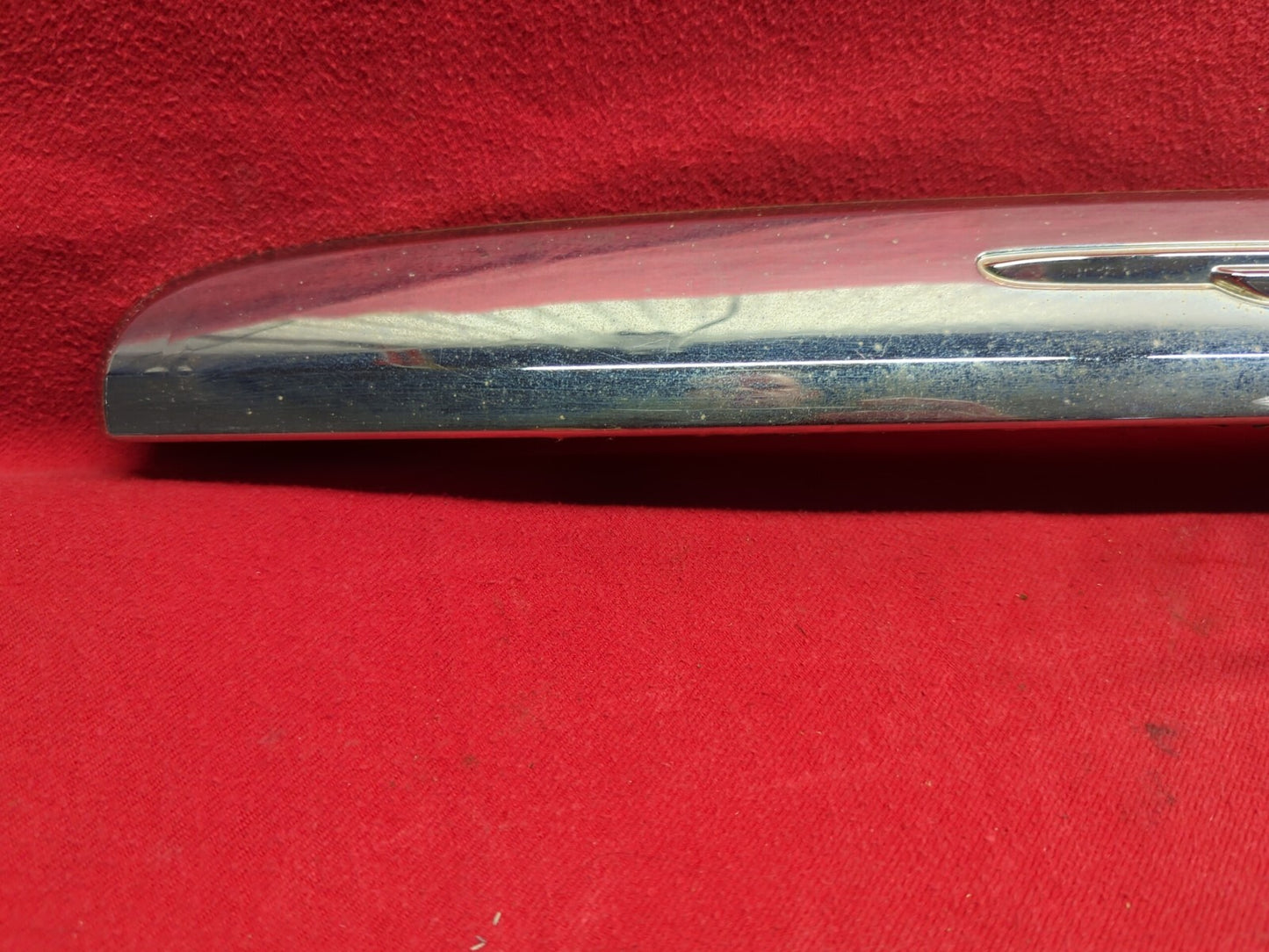 2005 2006 2007 Chrysler Pacifica Liftgate Tailgate License Moulding Trim Fascia