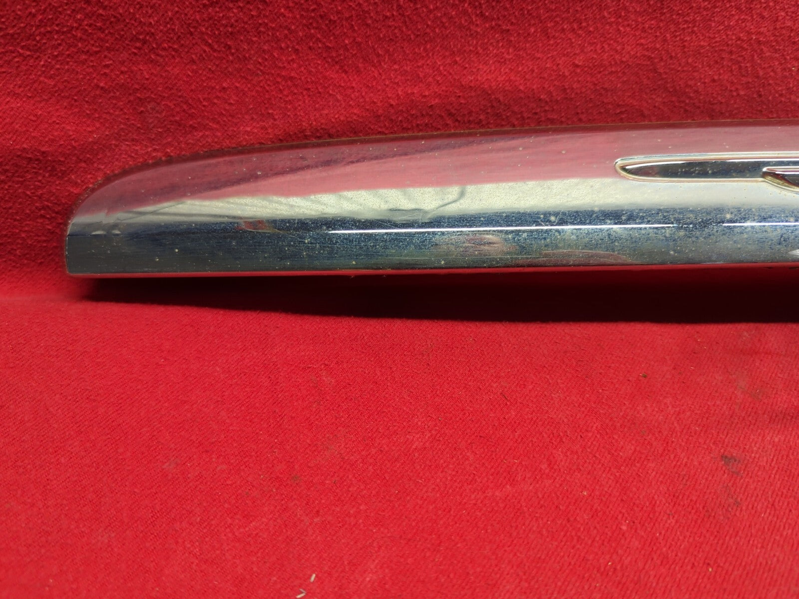 2005 2006 2007 Chrysler Pacifica Liftgate Tailgate License Moulding Trim Fascia