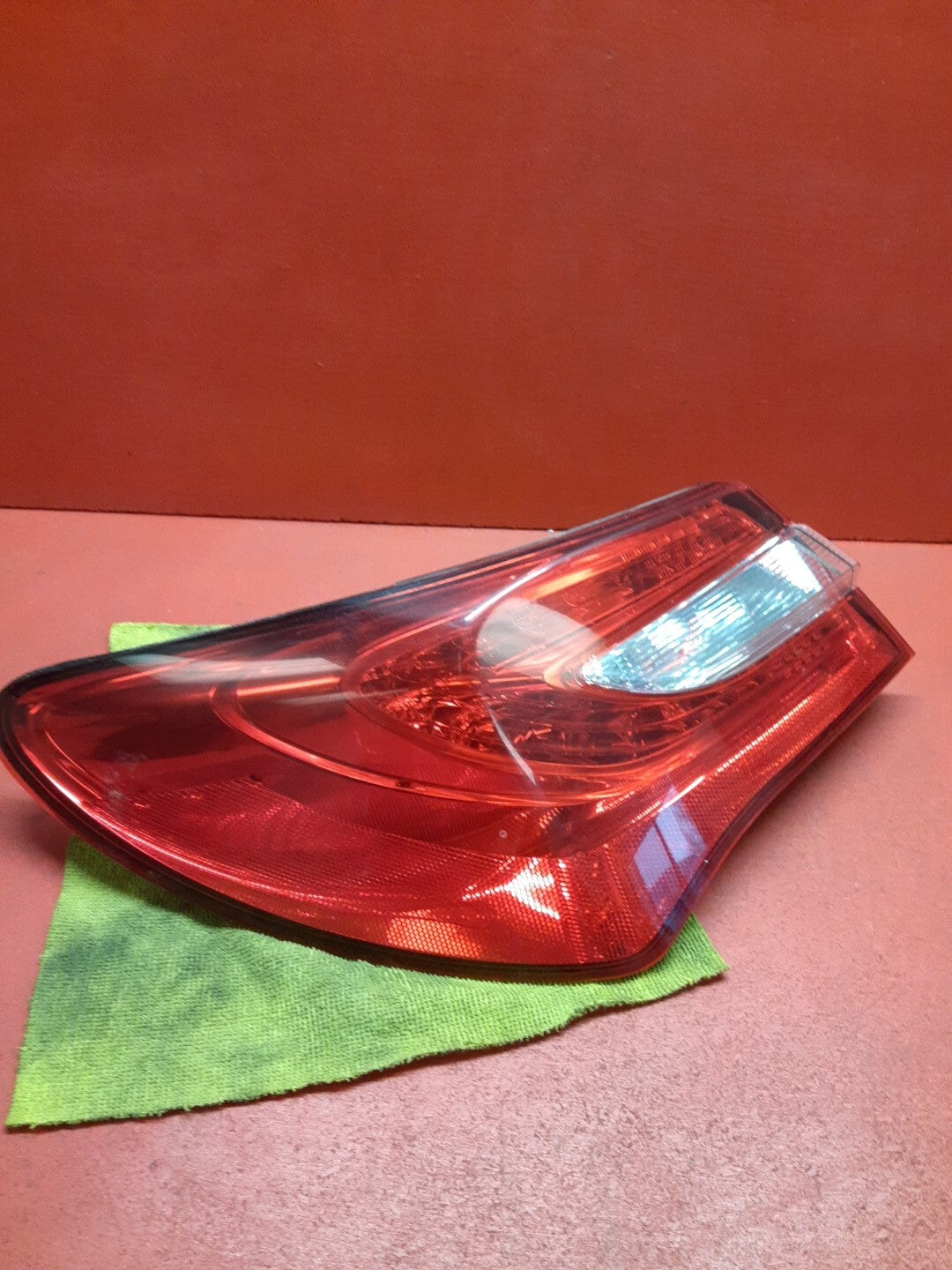 2011 - 2014 Chrysler 200 Left Driver Taillight Lamp Unit 5182525AE