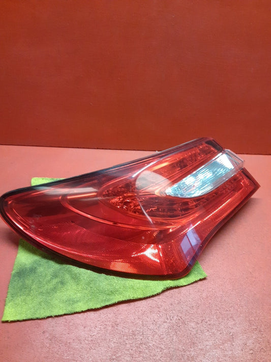 2011 - 2014 Chrysler 200 Left Driver Taillight Lamp Unit 5182525AE