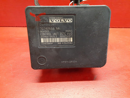 2005 - 2010 Volvo V50 S40 ABS Pump Control Module w/ Bracket 30742666AA 30742657