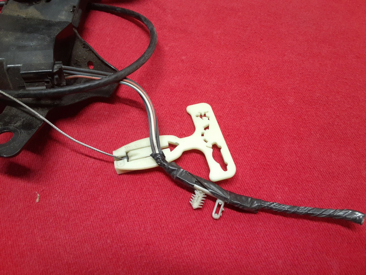 2010 2011 2012 Lincoln MKZ Trunk Latch Lock Emergency Release w/ Striker Plate