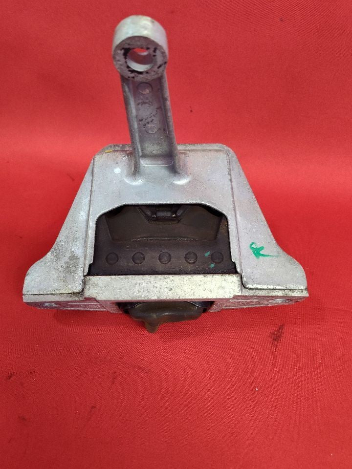 2019-2025 Kia Forte / Soul 2.0L Auto Trans Engine Mount Side Bracket - 68k Miles