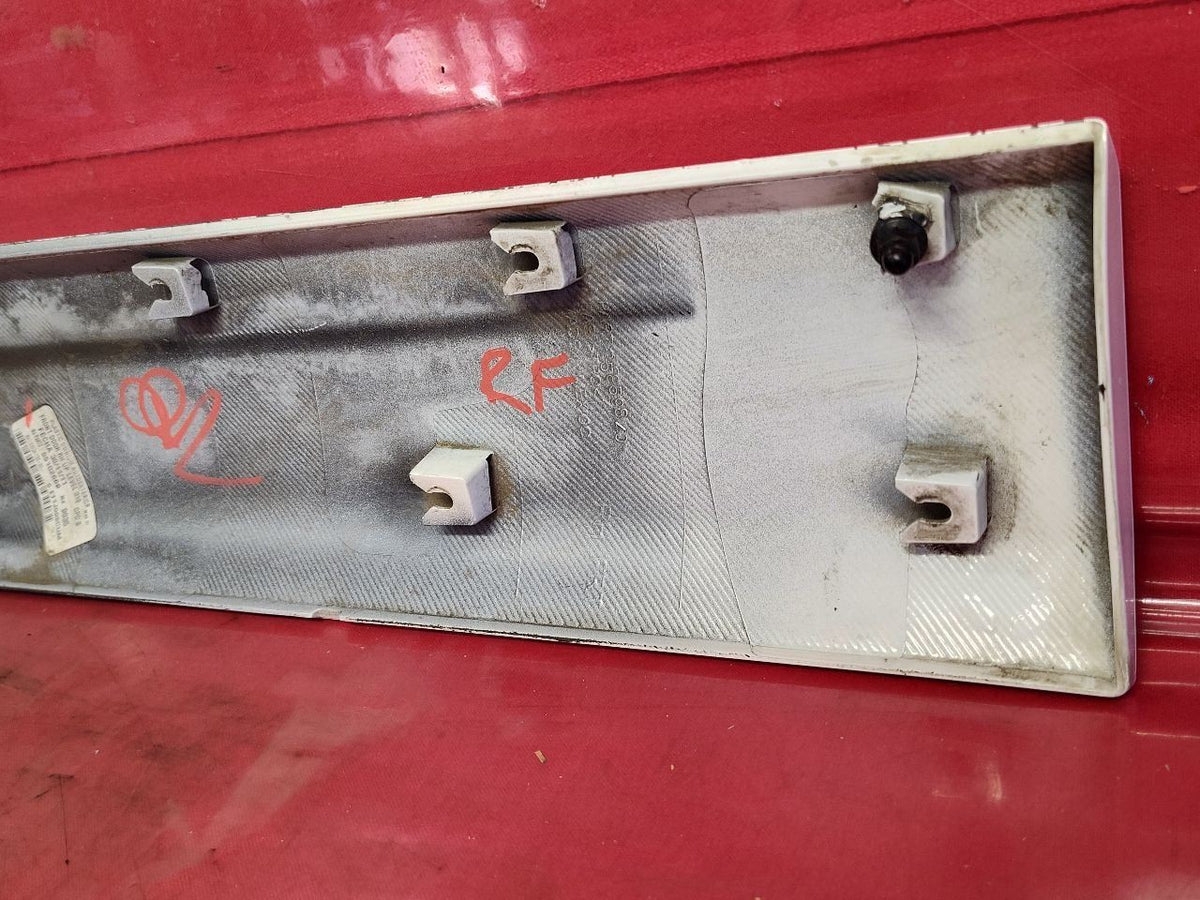 2012-2015 Captiva 08-10 Saturn Vue FRONT RIGHT PASSENGER Door Molding GBU / 703S